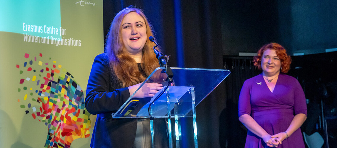 Georgina Lara Booth receiving the 2024 Dianne Bevelander Prize at ECWO’s conference on 15 November 2024